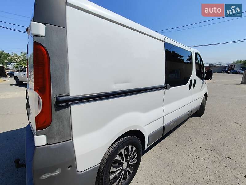 Грузопассажирский фургон Opel Vivaro 2012 в Николаеве