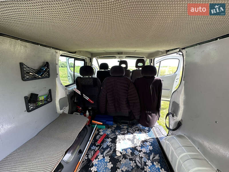 Минивэн Opel Vivaro 2003 в Владимире