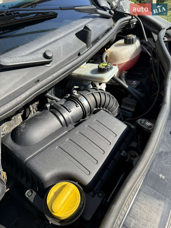 Минивэн Opel Vivaro 2011 в Лозовой
