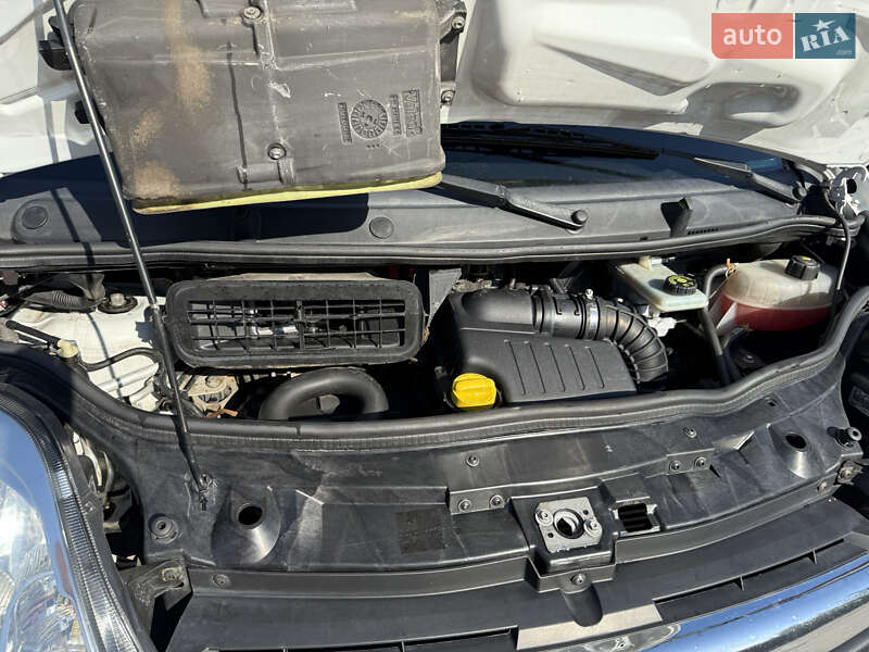 Минивэн Opel Vivaro 2011 в Лозовой