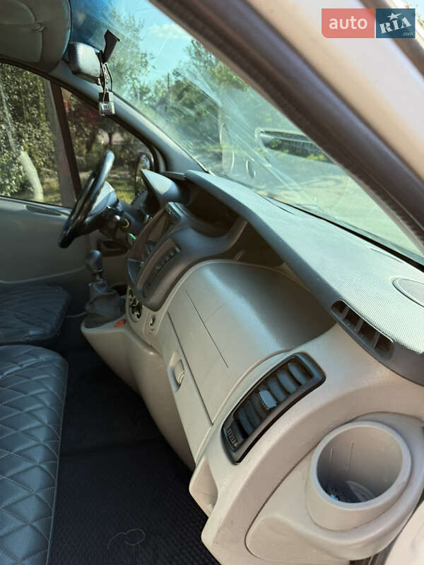 Минивэн Opel Vivaro 2011 в Лозовой