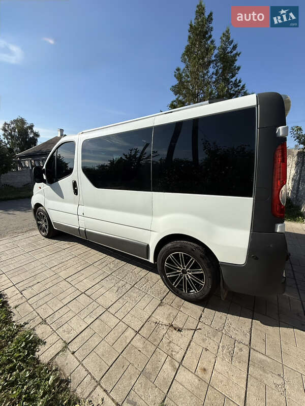 Минивэн Opel Vivaro 2011 в Лозовой
