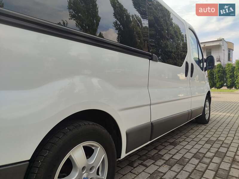 Минивэн Opel Vivaro 2011 в Каменец-Подольском
