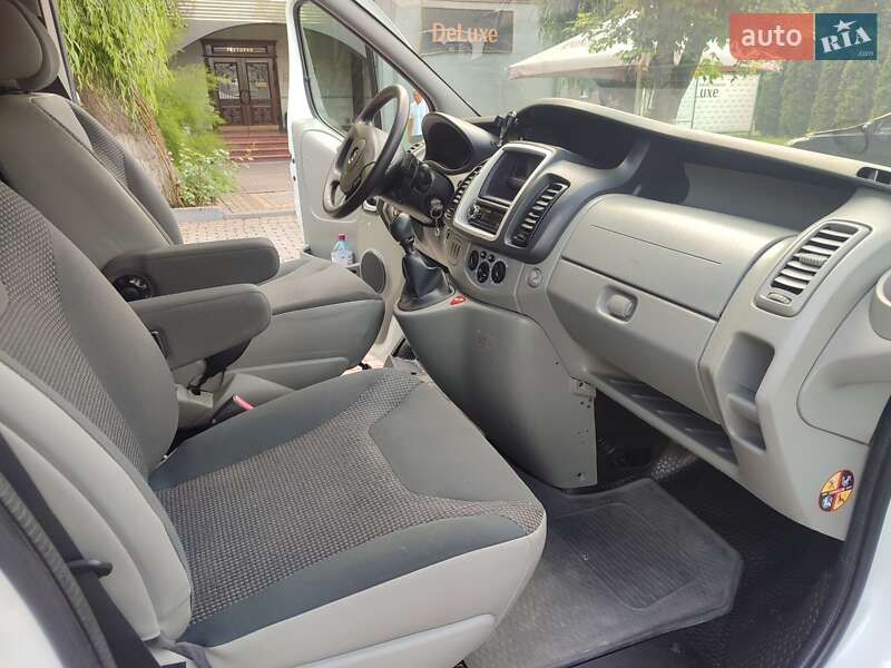 Минивэн Opel Vivaro 2011 в Каменец-Подольском