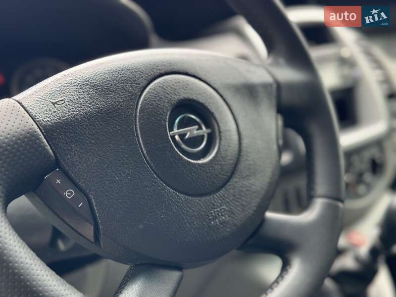 Минивэн Opel Vivaro 2013 в Сарнах