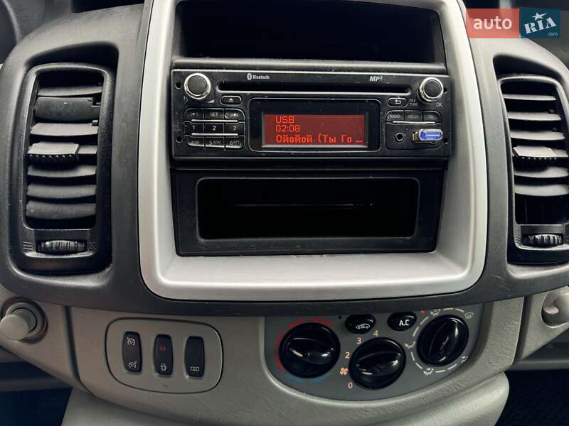 Минивэн Opel Vivaro 2013 в Сарнах