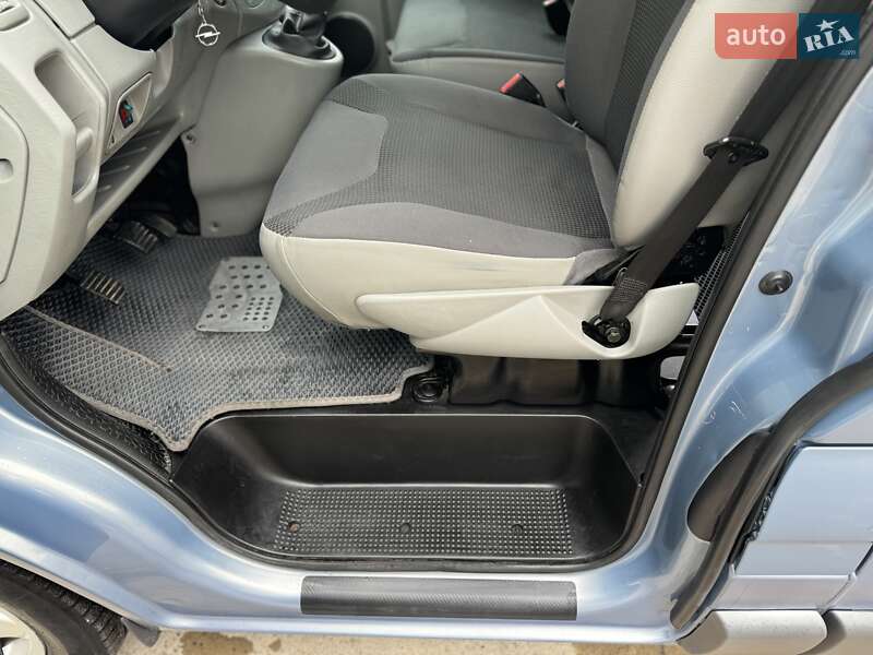 Минивэн Opel Vivaro 2013 в Сарнах