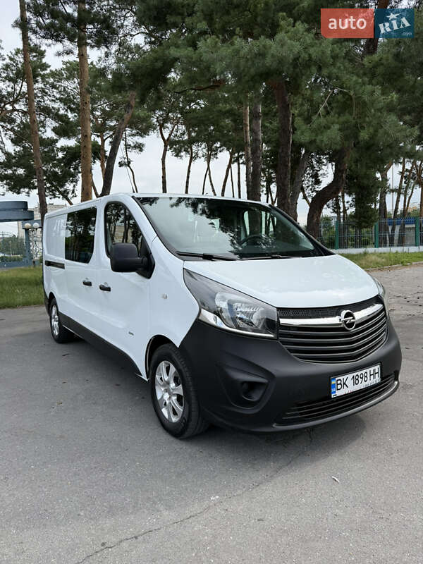 Вантажопасажирський фургон Opel Vivaro 2016 в Вараші