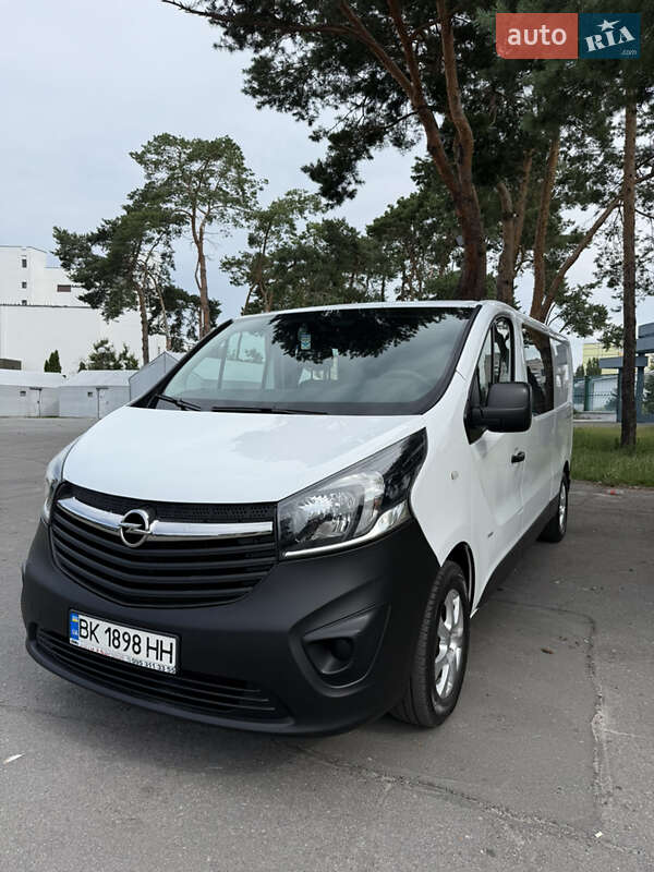 Вантажопасажирський фургон Opel Vivaro 2016 в Вараші