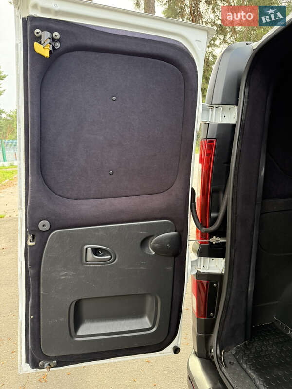 Вантажопасажирський фургон Opel Vivaro 2016 в Вараші