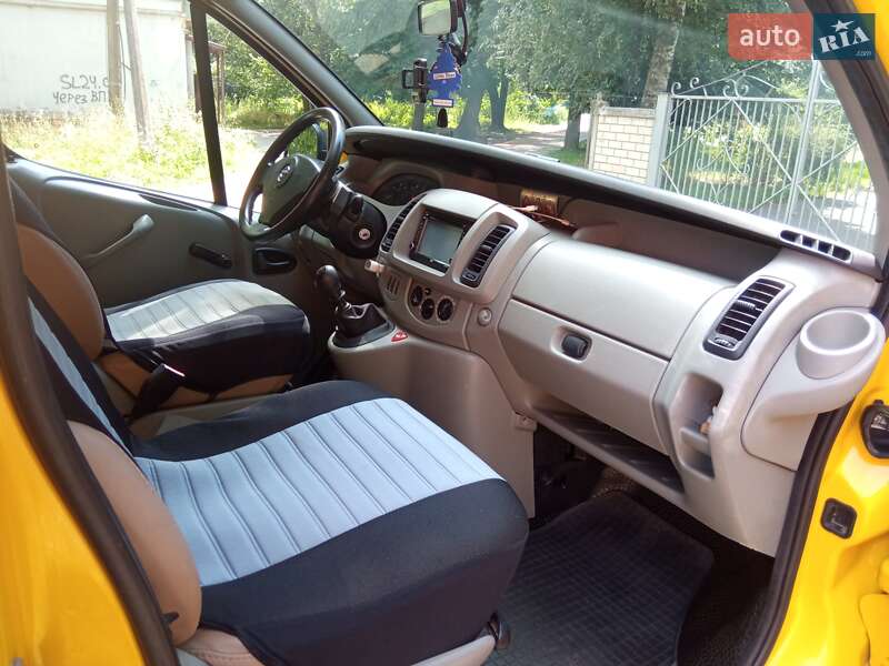 Минивэн Opel Vivaro 2003 в Шостке