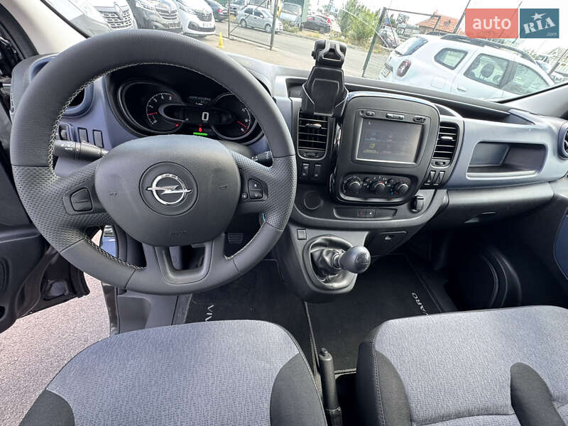 Грузопассажирский фургон Opel Vivaro 2018 в Киеве