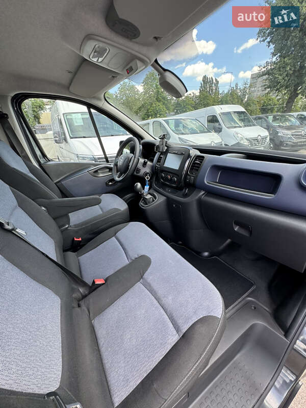 Грузопассажирский фургон Opel Vivaro 2018 в Киеве