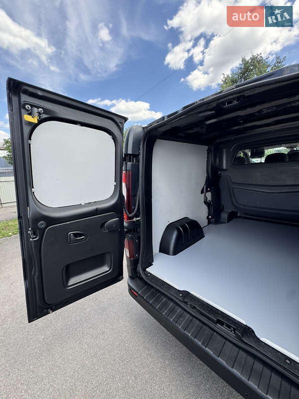 Грузопассажирский фургон Opel Vivaro 2018 в Киеве