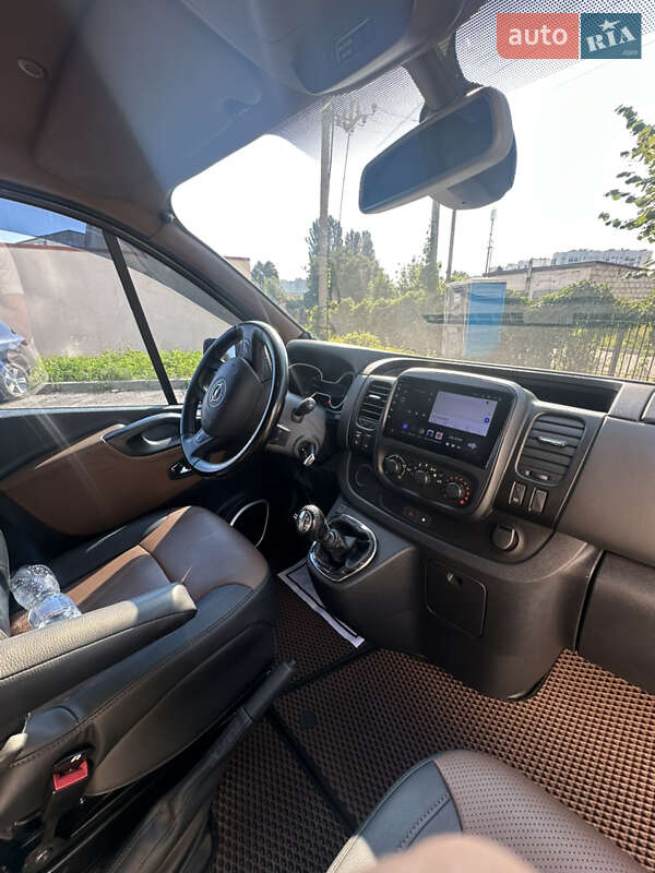 Минивэн Opel Vivaro 2015 в Киеве