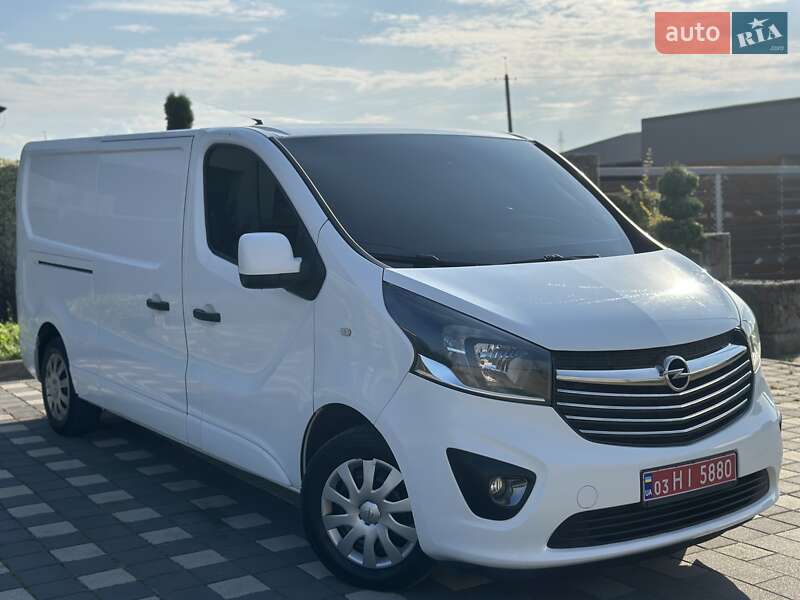 Вантажний фургон Opel Vivaro 2015 в Стрию