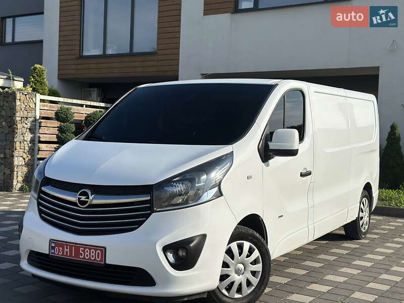 Вантажний фургон Opel Vivaro 2015 в Стрию