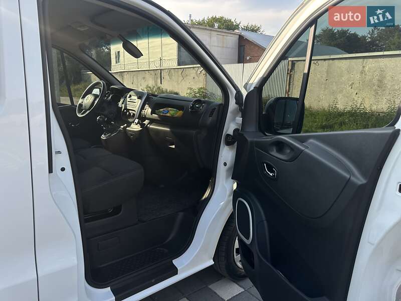 Вантажний фургон Opel Vivaro 2015 в Стрию