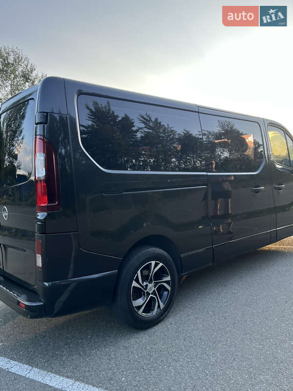 Минивэн Opel Vivaro 2015 в Конотопе