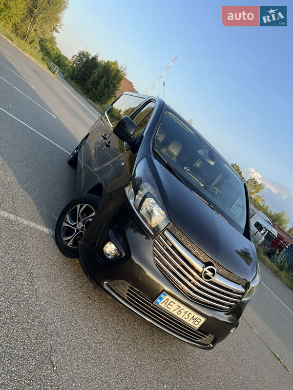 Минивэн Opel Vivaro 2015 в Конотопе