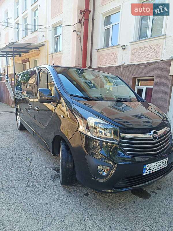 Мінівен Opel Vivaro 2017 в Чернівцях