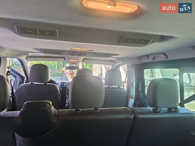 Мінівен Opel Vivaro 2017 в Чернівцях