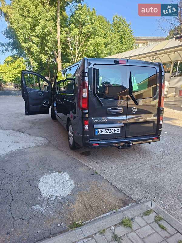 Мінівен Opel Vivaro 2017 в Чернівцях