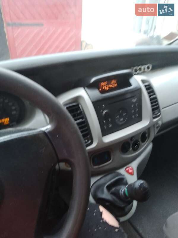 Мінівен Opel Vivaro 2002 в Городенці