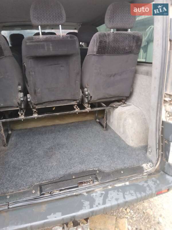 Мінівен Opel Vivaro 2002 в Городенці