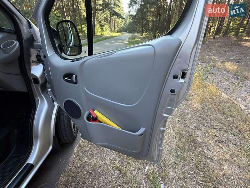 Минивэн Opel Vivaro 2014 в Киеве