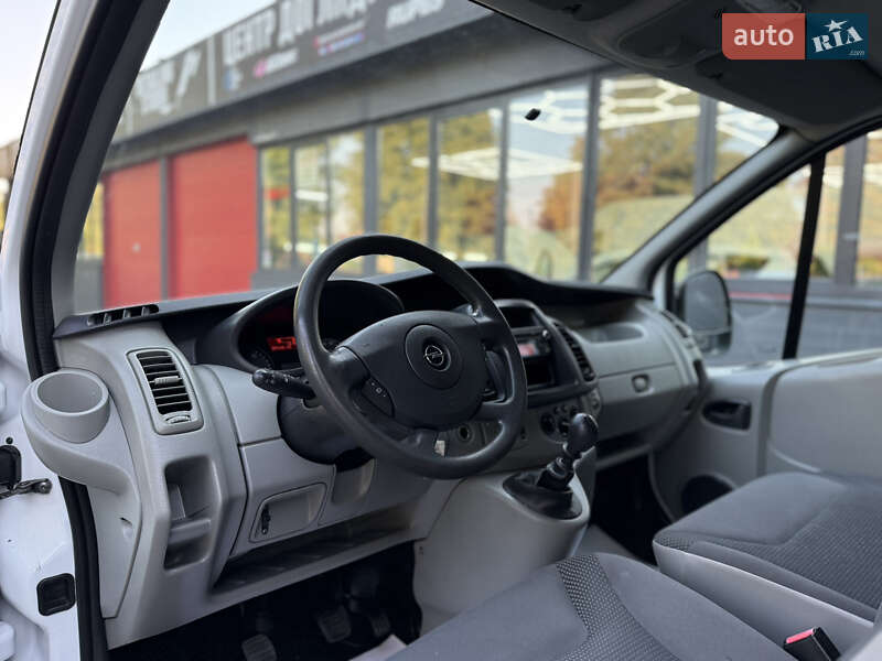 Грузовой фургон Opel Vivaro 2013 в Черновцах