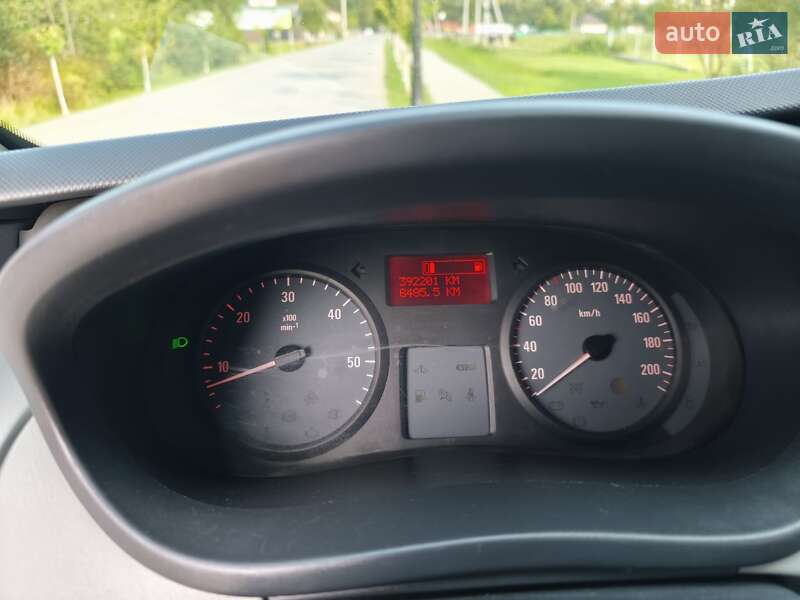 Грузовой фургон Opel Vivaro 2012 в Сваляве