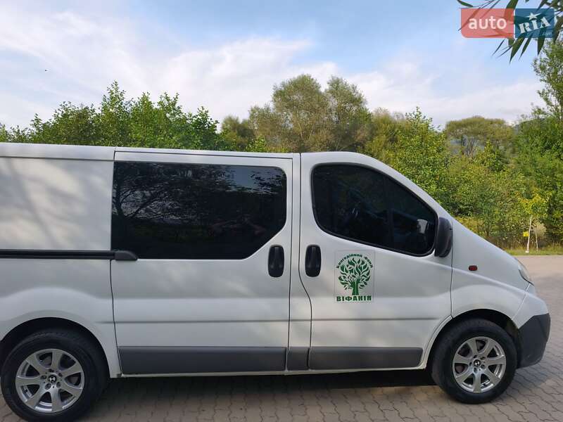 Грузовой фургон Opel Vivaro 2012 в Сваляве