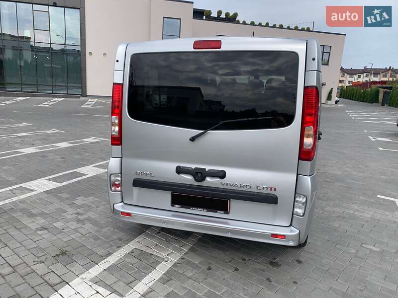 Минивэн Opel Vivaro 2014 в Ровно