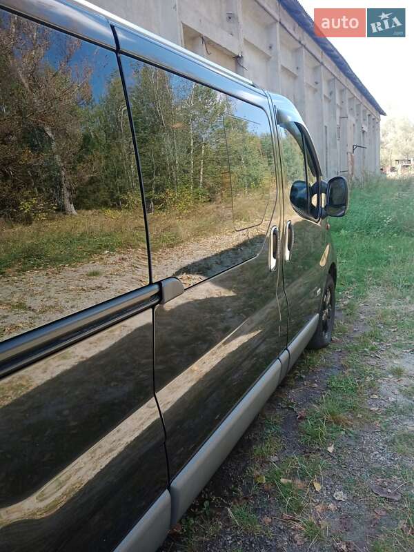 Минивэн Opel Vivaro 2012 в Городне