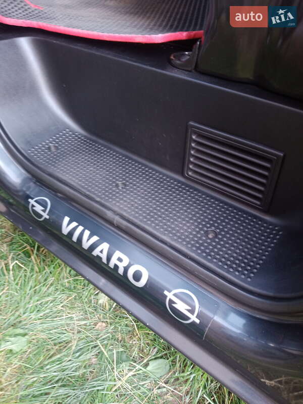 Минивэн Opel Vivaro 2012 в Городне