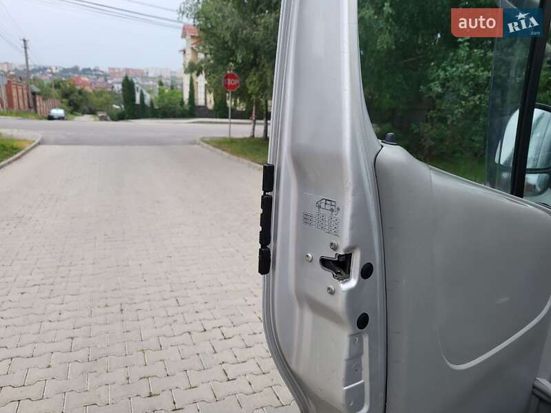 Мінівен Opel Vivaro 2004 в Хмельницькому