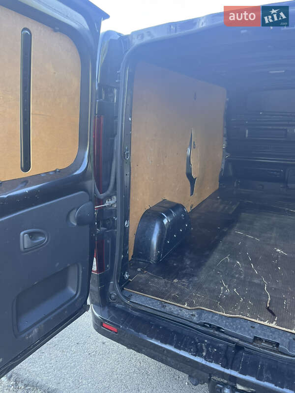 Грузовой фургон Opel Vivaro 2015 в Надворной