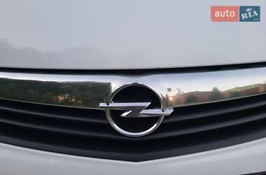 Грузовой фургон Opel Vivaro 2012 в 