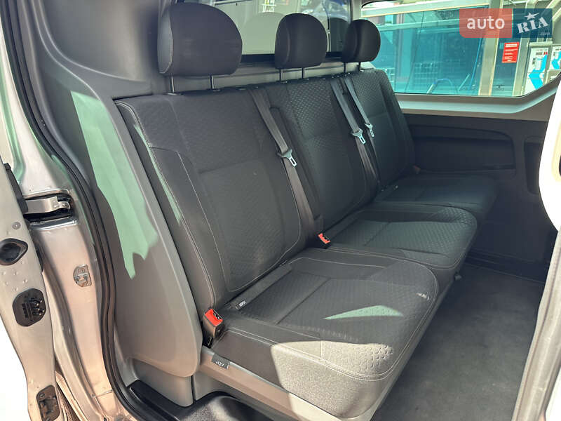 Минивэн Opel Vivaro 2015 в Ровно