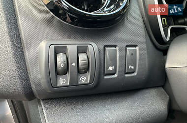 Минивэн Opel Vivaro 2015 в 