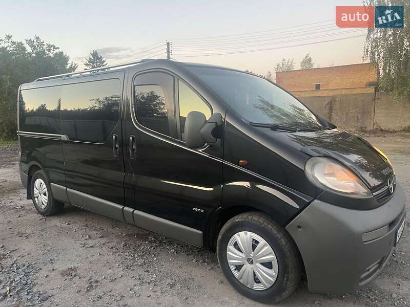 Минивэн Opel Vivaro 2005 в Ровно