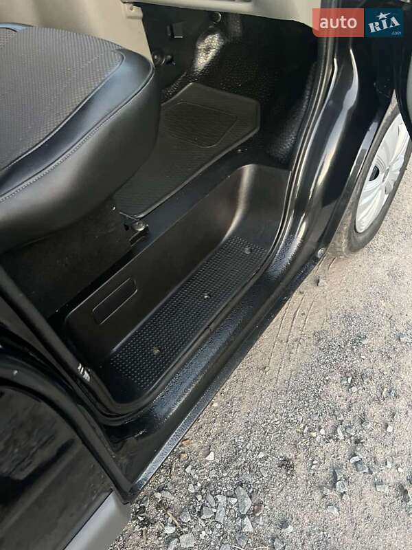 Минивэн Opel Vivaro 2005 в Ровно