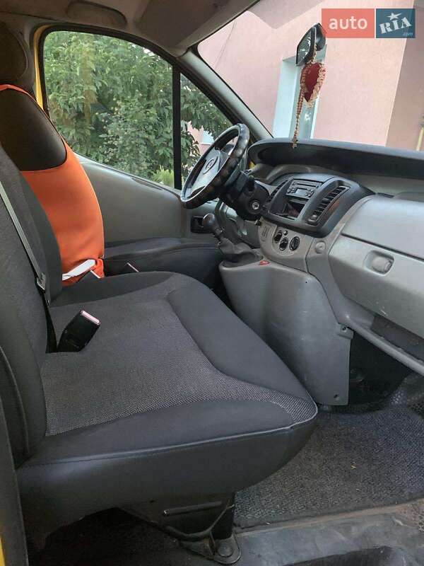 Грузопассажирский фургон Opel Vivaro 2008 в Дрогобыче