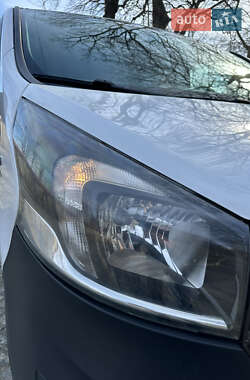 Минивэн Opel Vivaro 2015 в 