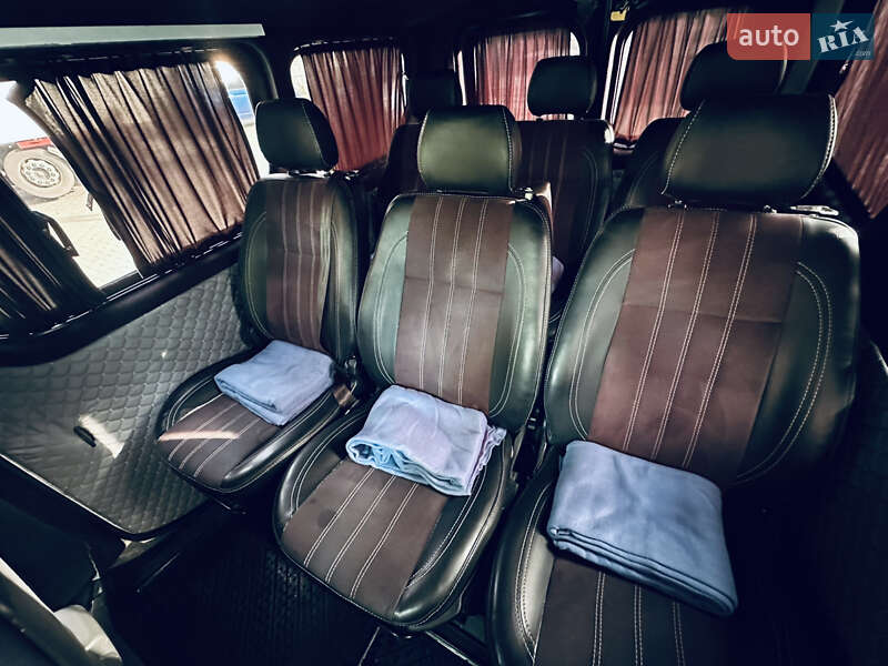 Минивэн Opel Vivaro 2015 в Черновцах