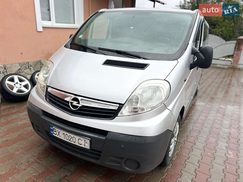 Вантажопасажирський фургон Opel Vivaro 2012 в Новій Ушиці