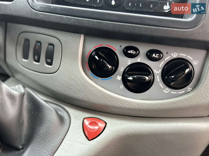 Вантажопасажирський фургон Opel Vivaro 2012 в Новій Ушиці