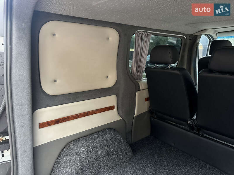 Мінівен Opel Vivaro 2006 в Луцьку