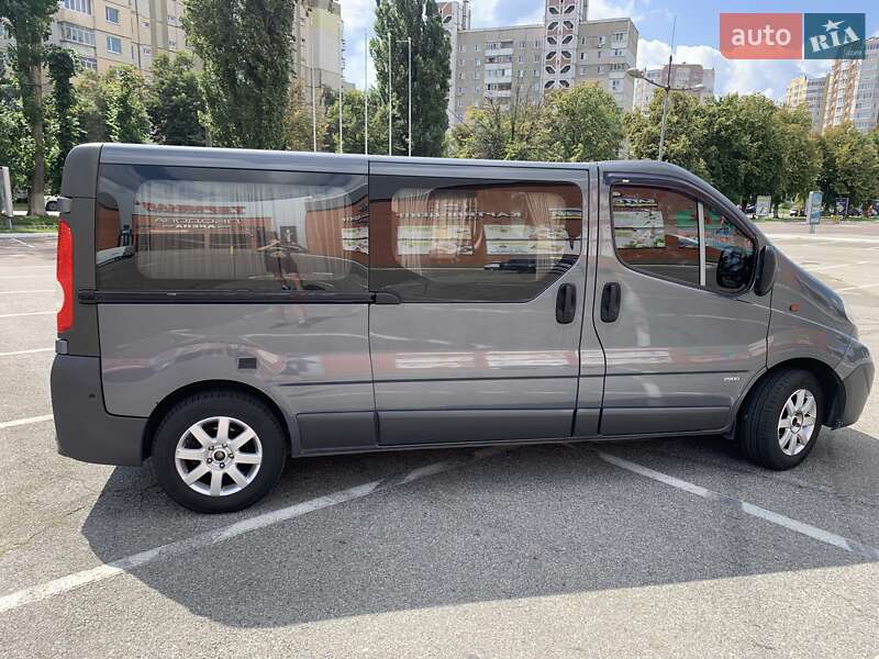 Минивэн Opel Vivaro 2012 в Киеве